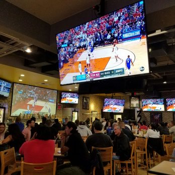 Buffalo Wild Wings - Watching the finals @ the bar WARRIORS VS Raptors game 2 - Chicken Wings Near Me - Burbank, California Buffalo Wild Wings - Watching the finals @ the bar WARRIORS VS Raptors game 2 - Chicken Wings Near Me - Burbank, California