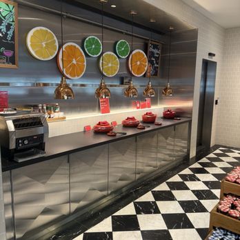 citizenM Austin Downtown - Buffet breakfast. Eggs, bacon, chicken sausage - Hotels Near Me - Austin, Texas citizenM Austin Downtown - Buffet breakfast. Eggs, bacon, chicken sausage - Hotels Near Me - Austin, Texas