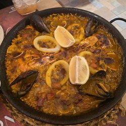 Seafood paella