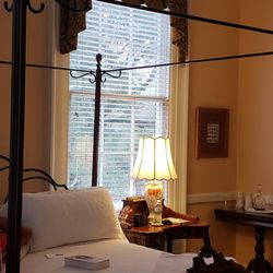 Bloomsbury Inn - The Mary Chestnut Room