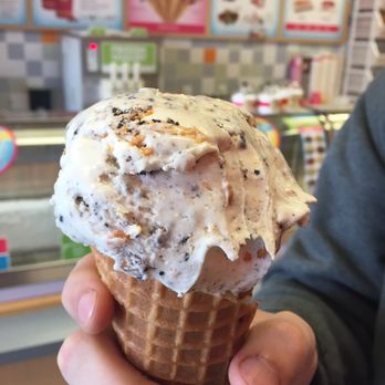 Marble Slab Creamery - Vanilla Ice Cream with Snickers, butterfinger, and Oreo - Ice Cream & Frozen Yogurt Near Me - Hamilton, Ontario Marble Slab Creamery - Vanilla Ice Cream with Snickers, butterfinger, and Oreo - Ice Cream & Frozen Yogurt Near Me - Hamilton, Ontario