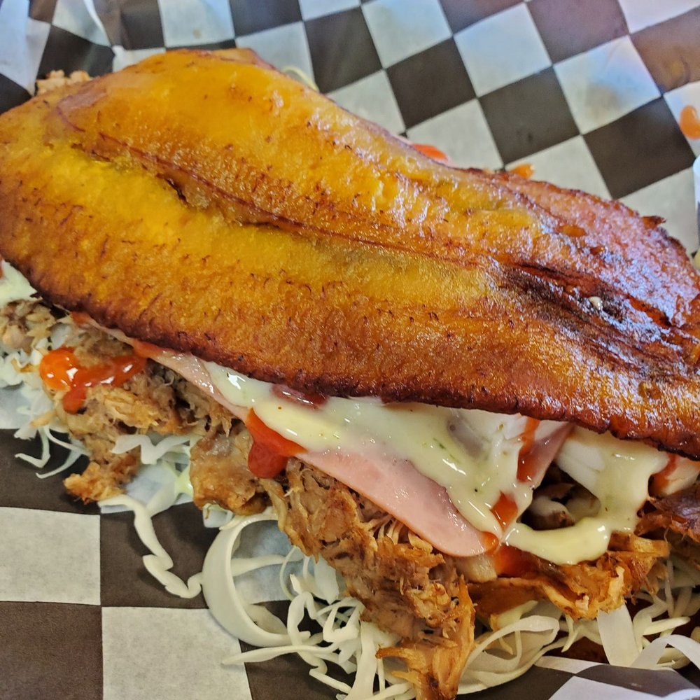 Pork patacón with sweet plantain Pork patacón with sweet plantain