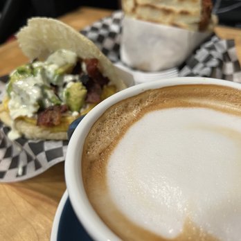 Gooney's Sandwichworks - Marrón - coffee and tea mixed together - Sandwiches Near Me - Ottawa, Ontario