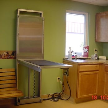 Bay View Veterinary Clinic - Our 3 exam rooms are set up to do wellness exams and vaccinations. We have a separate exam room for our feline patients. - Veterinarians Near Me - Mukwonago, Wisconsin