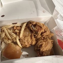Bush's Chicken! - Dry, hard, cold 3 Pc Chicken w/ Roll