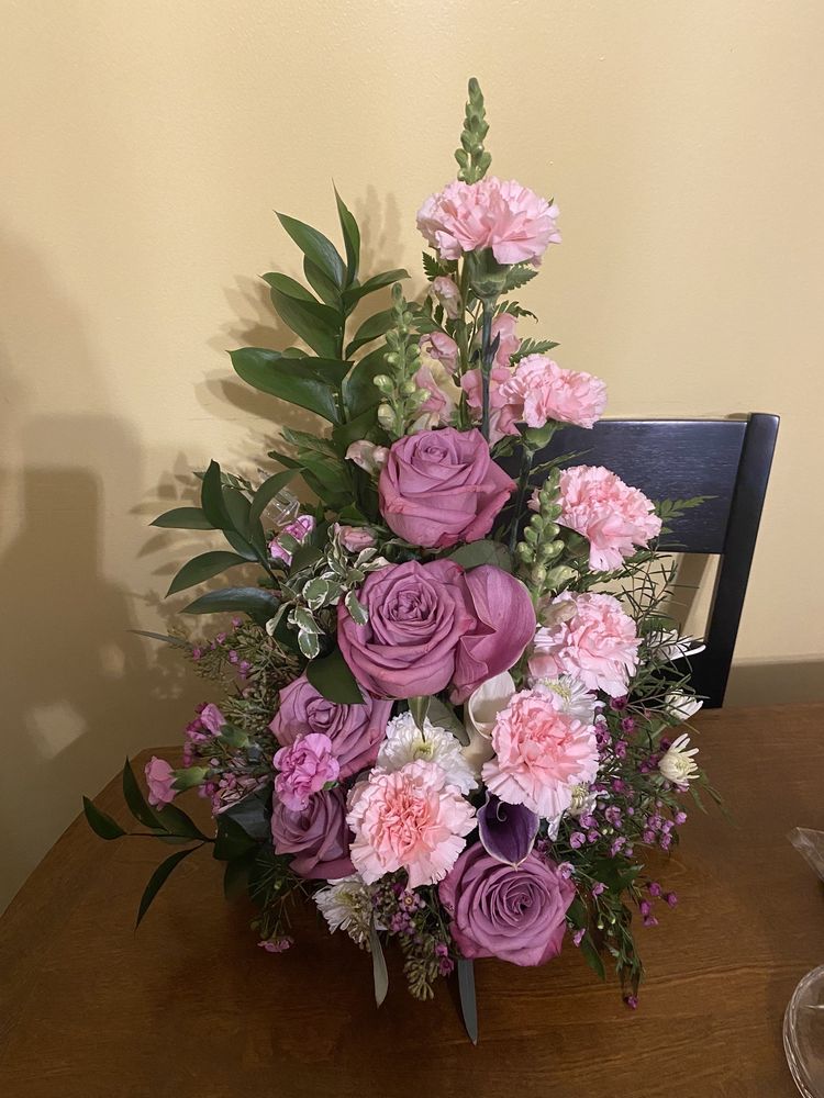 BASIA’S FLOWER STUDIO Updated September 2024 12 Photos 33 Charles