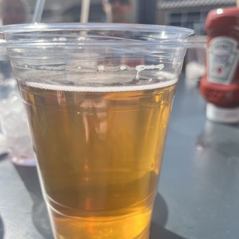 4 Hands at The District - Brewpubs Near Me - Chesterfield, Missouri