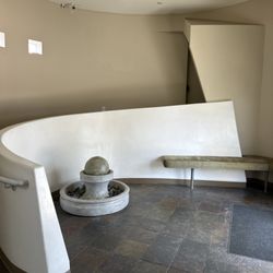The Dome On Nisqualli - Lobby with seating for waiting on entrance