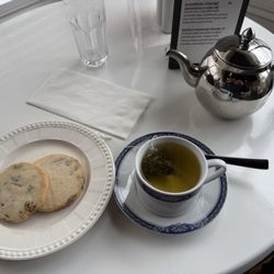 Café Français - Green tea and shortbread cookies
