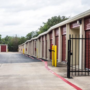 1. StorageMart