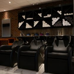 Main Street Stylists - Shampoo