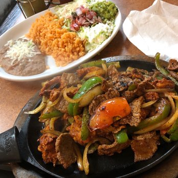 Border Grill Fresh-Mex - Mixed fajitas - Tacos Near Me - Orlando, Florida Border Grill Fresh-Mex - Mixed fajitas - Tacos Near Me - Orlando, Florida