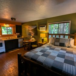 Lone Fir Resort - Kitchenette Cabin
