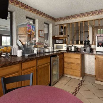 Super 8 by Wyndham Cameron - Breakfast Area - Hotels Near Me - Cameron, Missouri