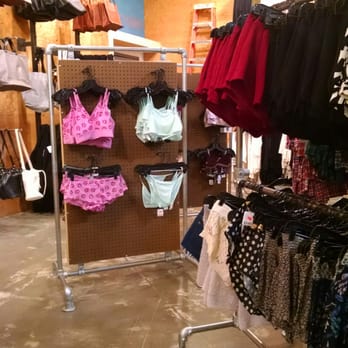 Urban Outfitters - Men's Clothing Near Me - Studio City, California Urban Outfitters - Men's Clothing Near Me - Studio City, California