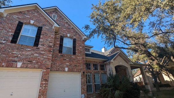 Flagstone Roofing & Exteriors Logo