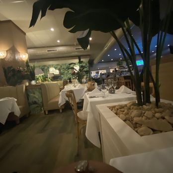 Oscar's Oceanside - Inside - Seafood Near Me - Virginia Beach, Virginia