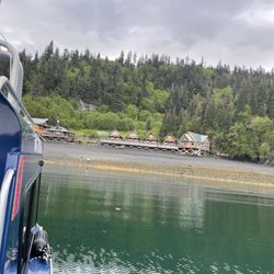 Cove Peaks Lodge - View of lodge from the water
