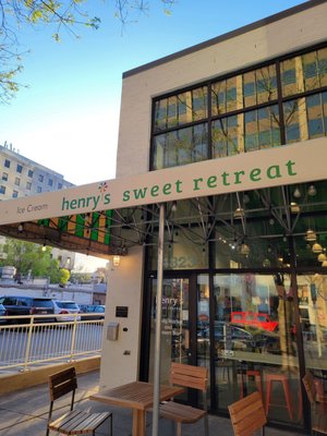 Henry's Sweet Retreat & Bakery by null