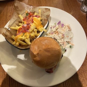 Warden Beefeater - Beef burger and chilli cheese chips - British Near Me - Luton, BDF Warden Beefeater - Beef burger and chilli cheese chips - British Near Me - Luton, BDF