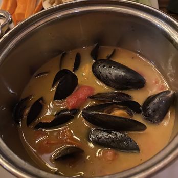 EdgeWild Restaurant & Winery - PEI Mussels - Wineries Near Me - Chesterfield, Missouri