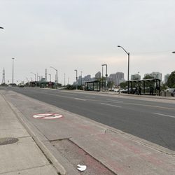 Square One GO Bus Terminal - GO bus stops at Square one