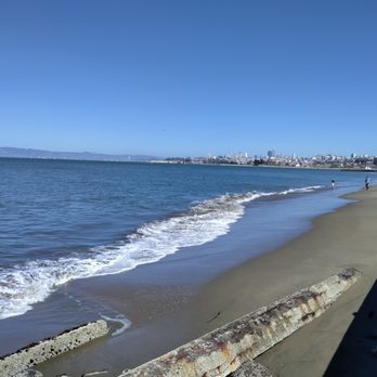 West Bluff Picnic Area & Beach - Beach with San Francisco skyline in the background - Parks Near Me - San Francisco, California West Bluff Picnic Area & Beach - Beach with San Francisco skyline in the background - Parks Near Me - San Francisco, California