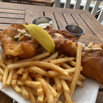 Red House - Outdoor dining is quaint and safe! - New American Near Me - Cambridge, Massachusetts