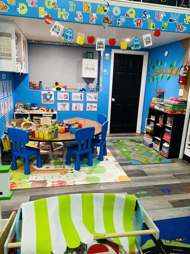Little Munchkins Preschool - childcare center in Corona, CA