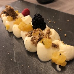 A Modo Nostro - Cremoso al cioccolato bianco frutti di bosco e ananas