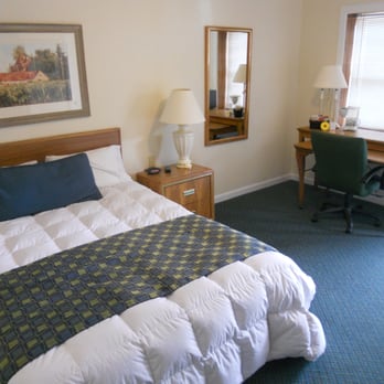 Travelier Motel - Single bed at the Travelier Motel in Fulton Missouri. 573-592-9200 - Hotels Near Me - Fulton, Missouri Travelier Motel - Single bed at the Travelier Motel in Fulton Missouri. 573-592-9200 - Hotels Near Me - Fulton, Missouri