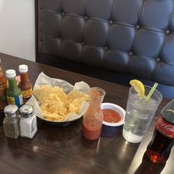El Rincon Mexican Grill Wadsworth - Table setting with pre meal items and drinks