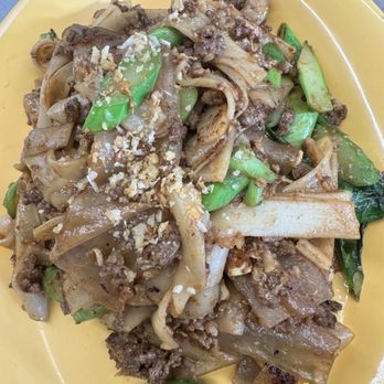 Potluck Hawker Eatery - Pad see ew - Indonesian Near Me - Vancouver, British Columbia