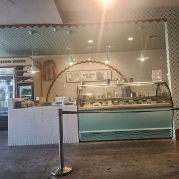 Moo Moo Mia - Bar top - Ice Cream & Frozen Yogurt Near Me - Monrovia, California