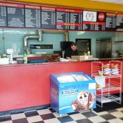 Sophia's Pizzeria - The owner hard at work