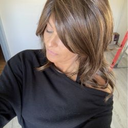 Anne's Wig Shoppe - Happy customer with her new wig