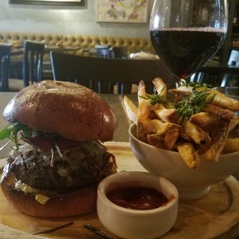 Prospect Gourmand - Perfectly cooked burger - New American Near Me - Beverly Hills, California Prospect Gourmand - Perfectly cooked burger - New American Near Me - Beverly Hills, California