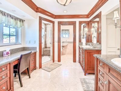 Frederick's Wine and Dine by null