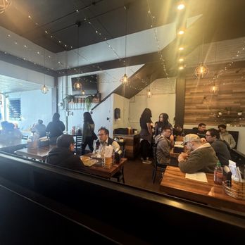 Mommy's Banh Mi - Packed dining room - Vietnamese Near Me - San Jose, California