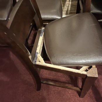 Quarter House Resort - Broken chair - Hotels Near Me - New Orleans, Louisiana Quarter House Resort - Broken chair - Hotels Near Me - New Orleans, Louisiana