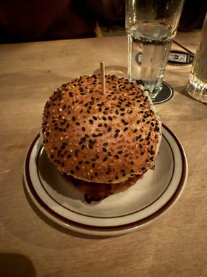 Taverne Midway by null