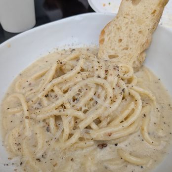 The Parlor - Caico e Pepe. Tasted like Mac N Cheese but not in a bad way. It was elevated and was delicious. Only gripe,  it felt like a small portion. - Pizza Near Me - Tustin, California