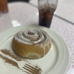 Rock 'N' Roll Cafe - Cinnamon Roll, YUM!