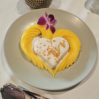 New Krung Thai Restaurant - Sweet Sticky Rice and Mango - Thai Near Me - San Jose, California