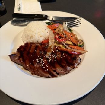 Cafe Mochi - Teriyaki steak with stir-fried veggies - Sushi Bars Near Me - St Louis, Missouri