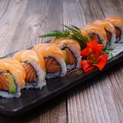 Yanagi Kitchen - Manhattan Beach - Salmon Lover Roll