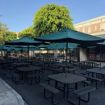 Warner Bros Studios Commissary - Outdoor seating - New American Near Me - Burbank, California Warner Bros Studios Commissary - Outdoor seating - New American Near Me - Burbank, California
