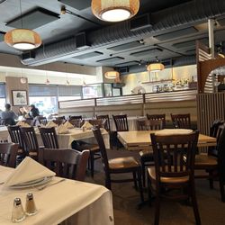 CK Shanghai - Plenty of empty tables and I get seated in back with table no linens
