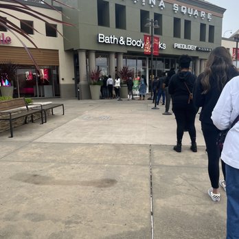 Bath & Body Works - Early on candle day 2021 - Cosmetics & Beauty Supply Near Me - San Leandro, California