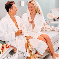 Eilan Spa - Luxury romance packages are not just for Valentines day! Celebrate together in our luxury spa couples room.